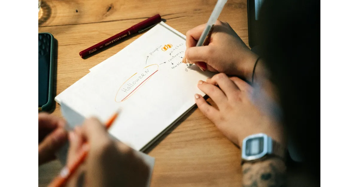 Une image contenant fournitures de bureau, personne, Article de bureau, écriture manuscrite

.