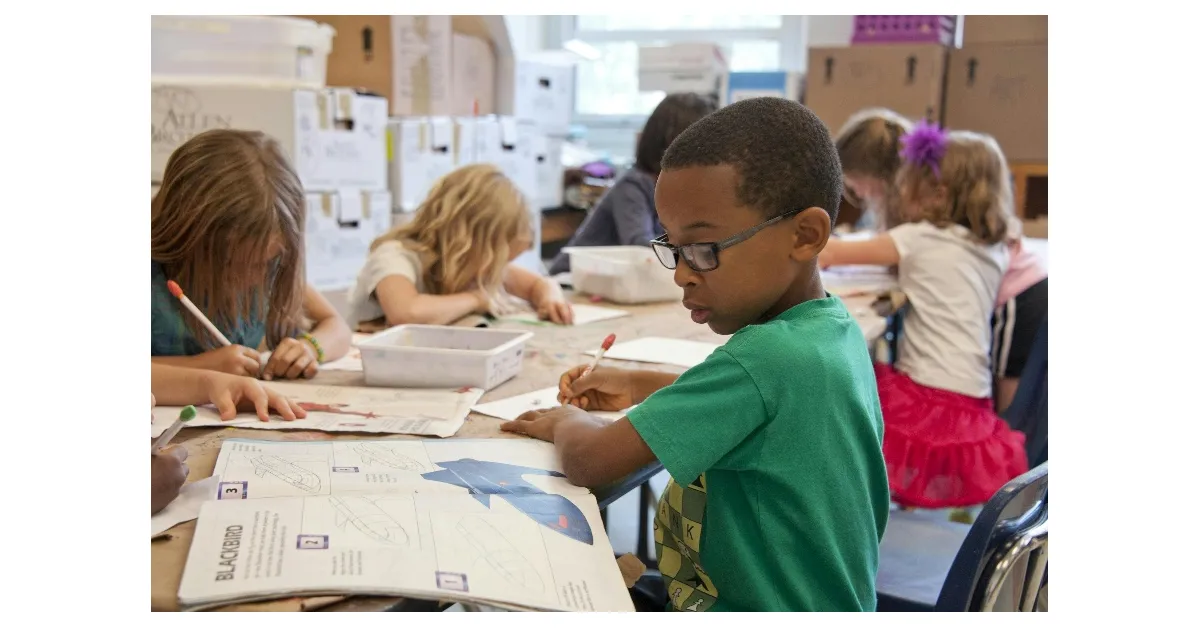 Une image contenant habits, personne, Apprentissage, Enseignement

.