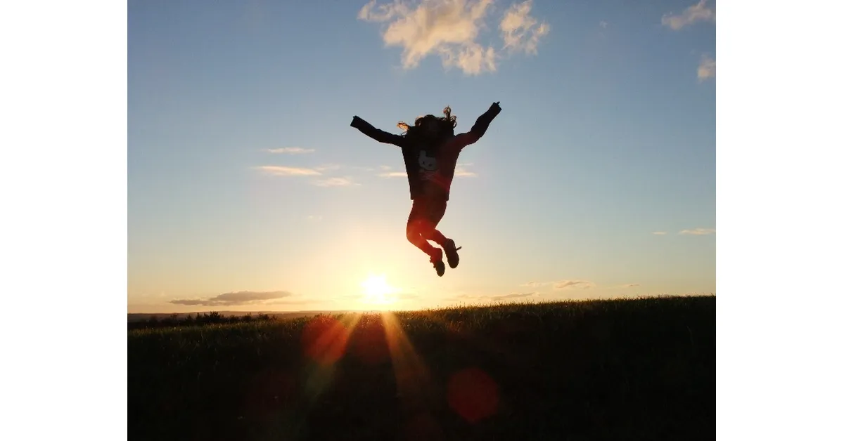 Une image contenant ciel, plein air, saut, personne

Le contenu généré par l’IA peut être incorrect.